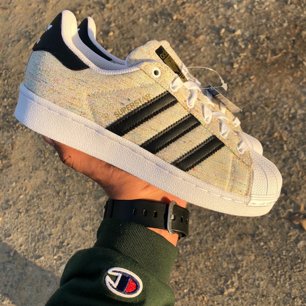 Adidas Superstar • Women’s size 5.5